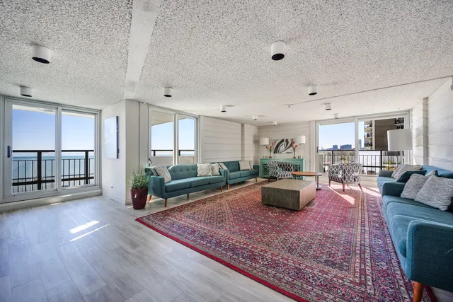 $399,898 | 6033 North Sheridan Road, Unit 18K, Chicago, IL 60660