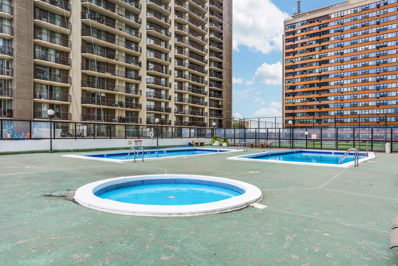 6033 North Sheridan Road, Unit 18K Chicago, IL 60660 - Photo 35 of 36 a view of swimming pool with outdoor space