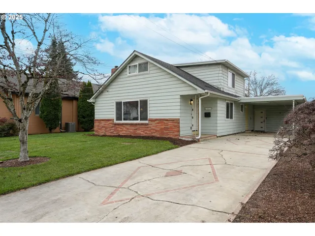 a view of house with a yard