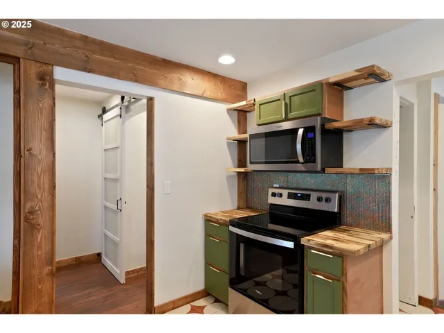 a bathroom with a toilet