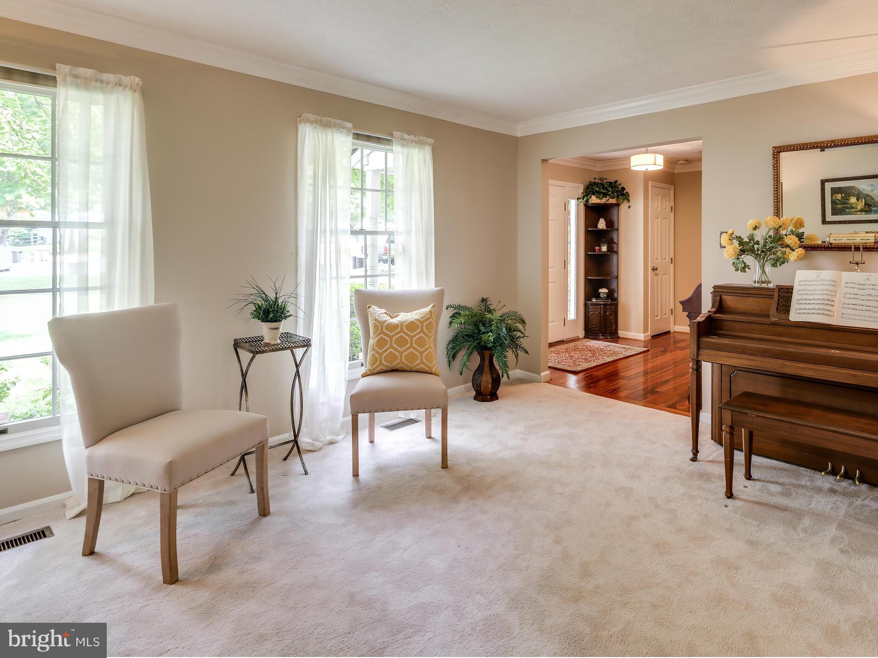 9415 Spring Water Path Jessup, MD 20794 - Photo 3 of 29 Living Room