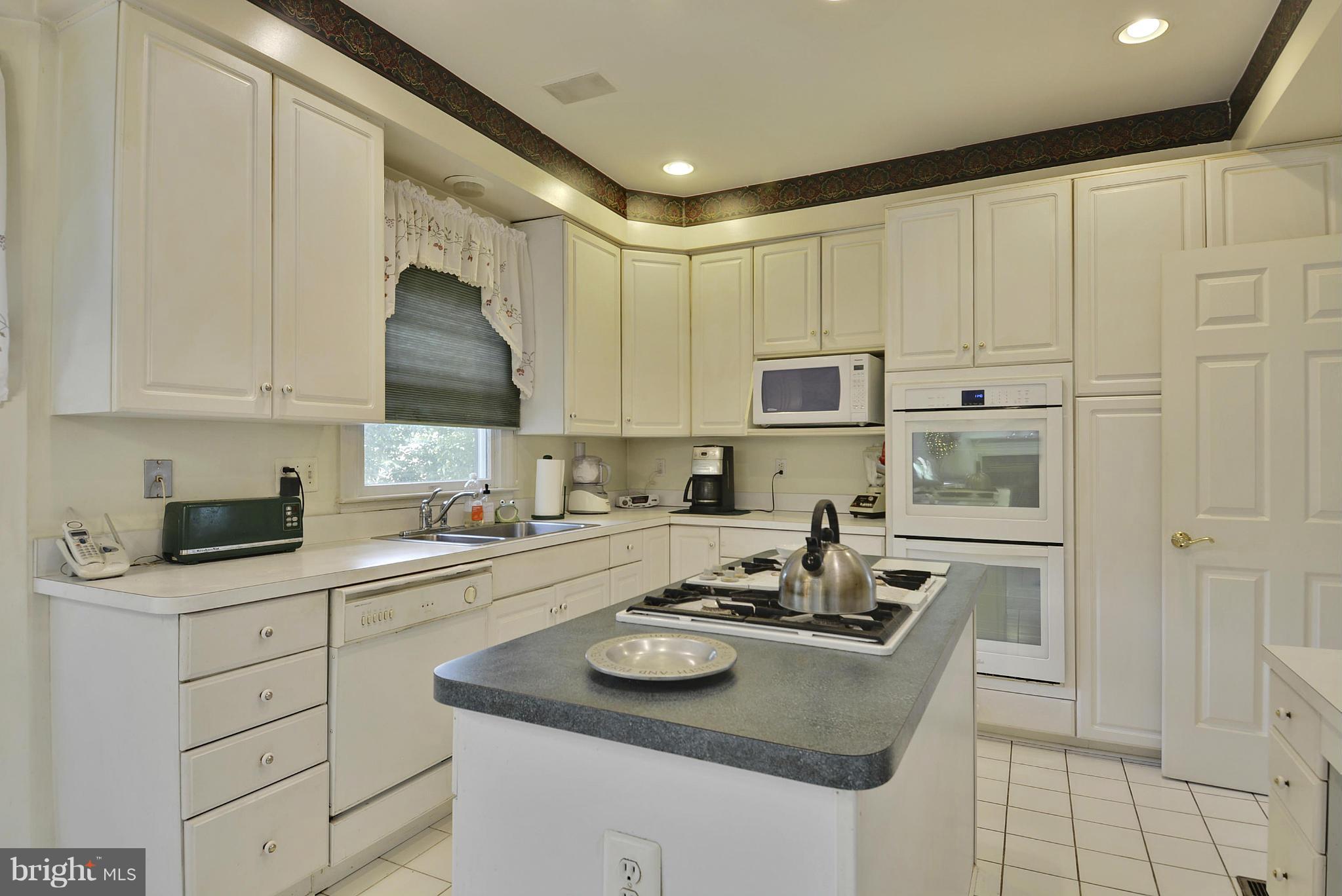 9202 Linden Grove Court Silver Spring, MD 20910 - Photo 14 of 30 Kitchen