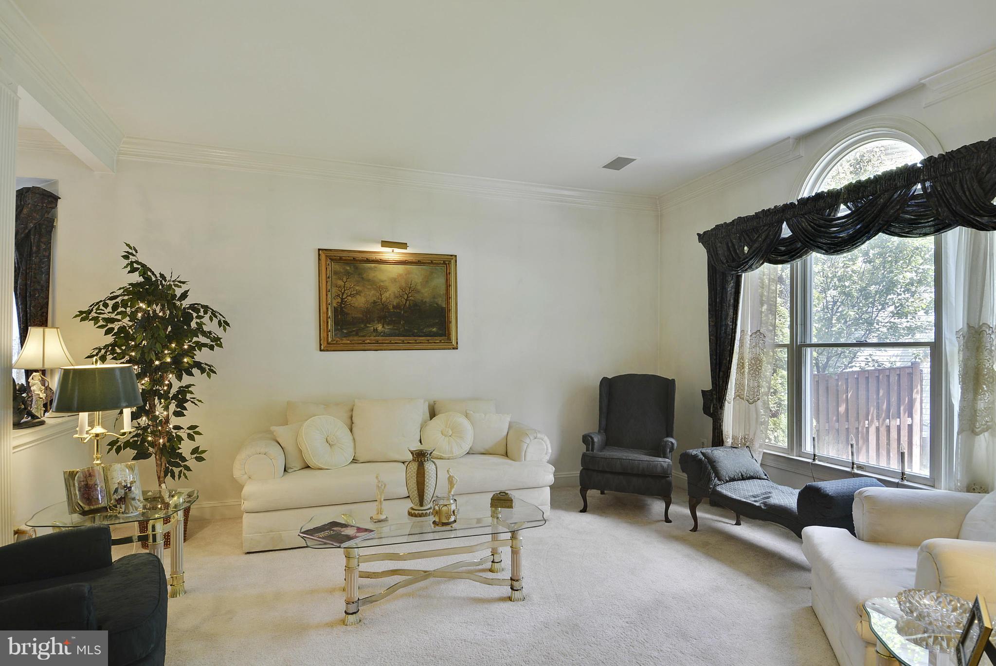 9202 Linden Grove Court Silver Spring, MD 20910 - Photo 3 of 30 Living Room
