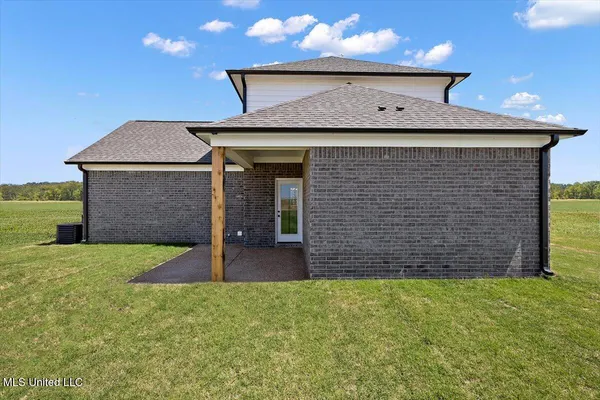 $370,900 | 902 Coahoma Court, Nesbit, MS 38651