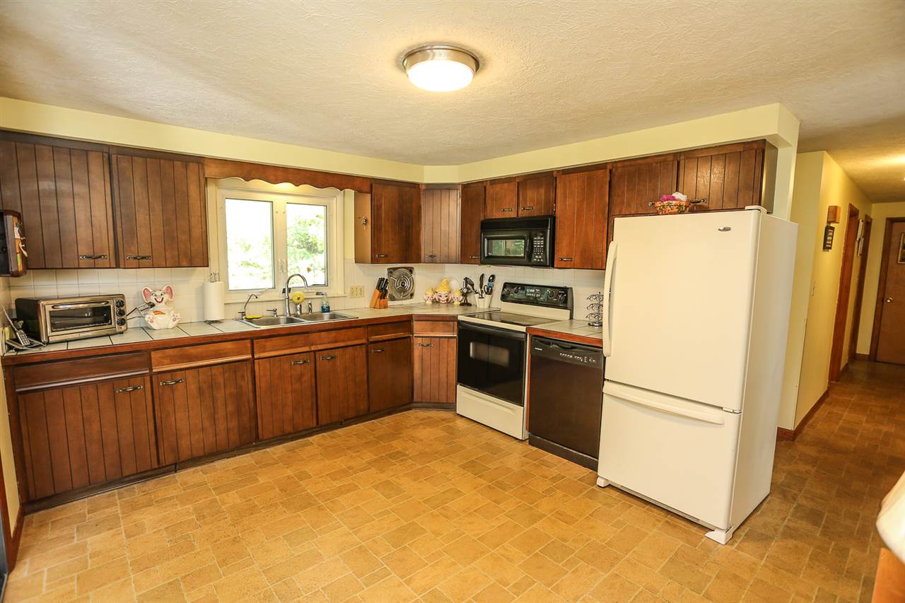 21 Goonan Road Hooksett, NH 03106 - Photo 5 of 40