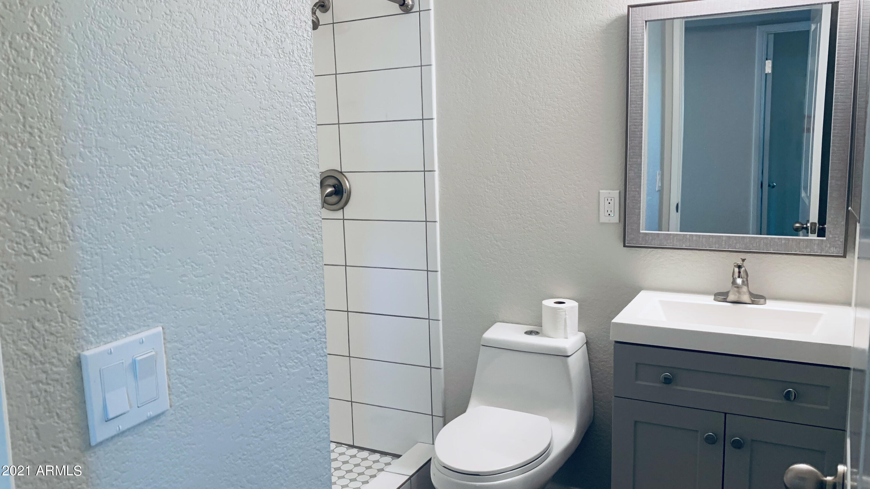 436 Hartford Road Kearny, AZ 85137 - Photo 17 of 26 Bathroom Edited