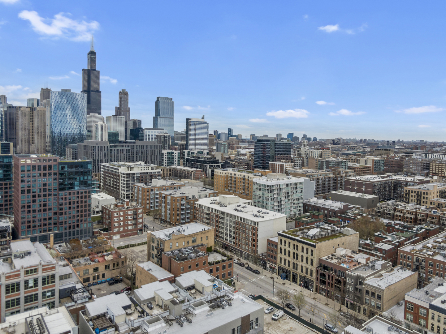 1025 West Madison Street, Unit 4 Chicago, IL 60607 - Photo 25 of 26 a picture of city view