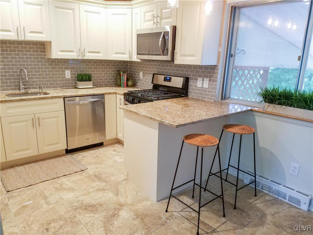 1761 Hampton Road Bethlehem, PA 18020 - Photo 2 of 16 Gallery Image 2