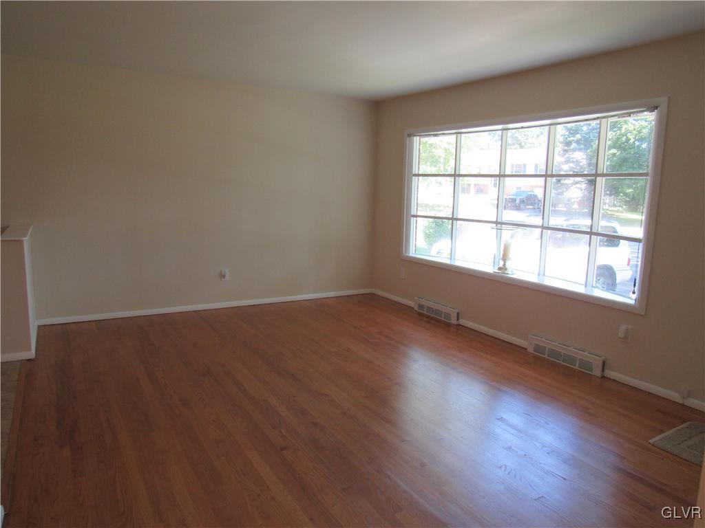 1761 Hampton Road Bethlehem, PA 18020 - Photo 6 of 16 Gallery Image 6