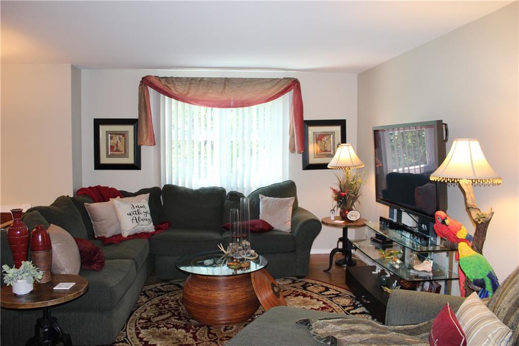 469 Tivoli Road Pittsburgh, PA 15239 - Photo 6 of 25 Gallery Image 6