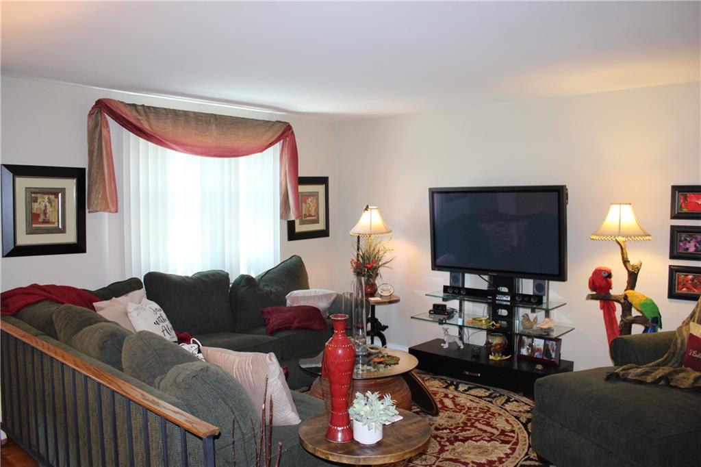 469 Tivoli Road Pittsburgh, PA 15239 - Photo 8 of 25 Gallery Image 8