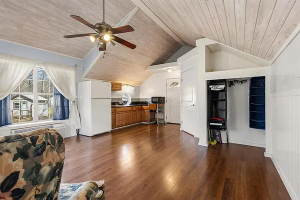 $449,900 | 1053 Paradise Cove Road, Pottsboro, TX 75076