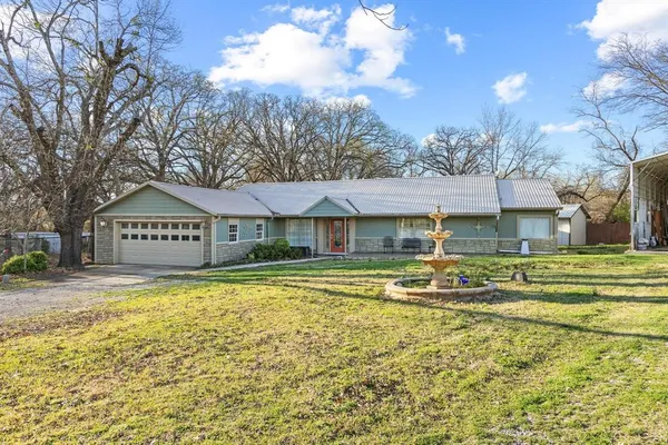 $449,900 | 1053 Paradise Cove Road, Pottsboro, TX 75076