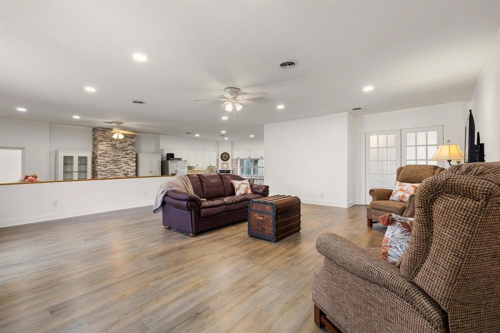 1053 Paradise Cove Road Pottsboro, TX 75076 - Photo 6 of 35 Living room with ceiling fan, light wood-style floors, and recessed lighting