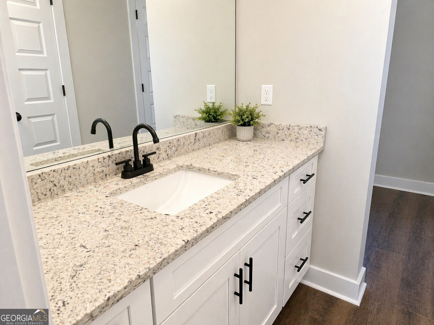 86 Colfax Street Hartwell, GA 30643 - Photo 3 of 6