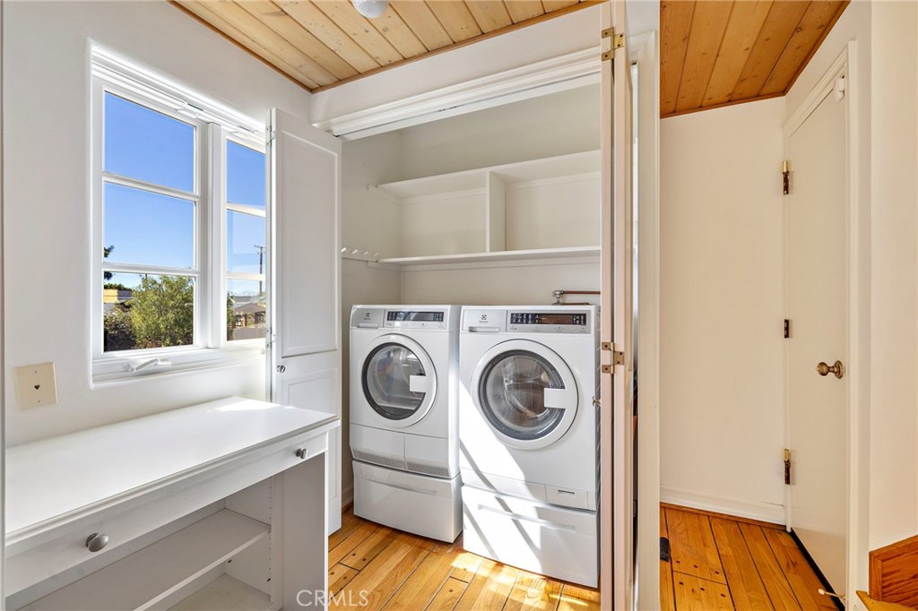 508 Seaview Street Laguna Beach, CA 92651 - Photo 16 of 28 a view of a bedroom with washer and dryer
