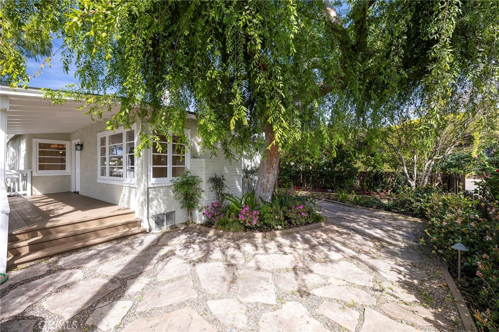 508 Seaview Street Laguna Beach, CA 92651 - Photo 20 of 28 a view of a house with a tree in the background