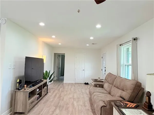 $2,300 | 1912 Concord Road, Terrytown, LA 70056