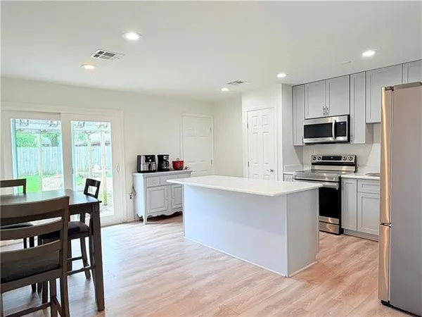 $2,300 | 1912 Concord Road, Terrytown, LA 70056