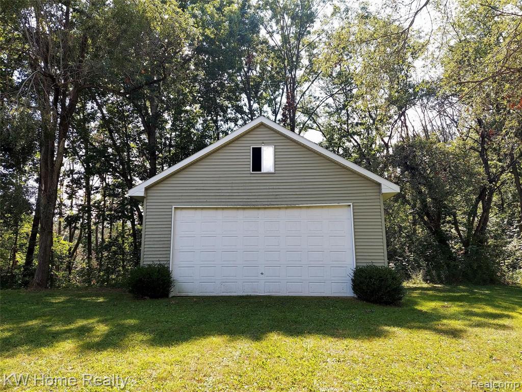 2021 Porter Road White Lake, MI 48383 - Photo 38 of 42 Gallery Image 38