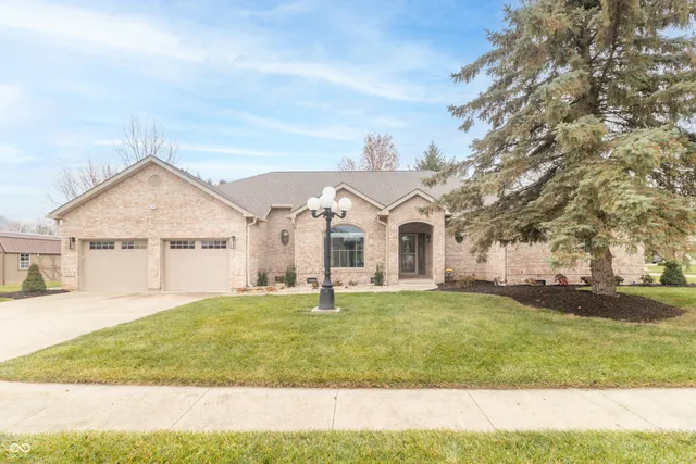 $405,000 | 707 Fairington Way, Alexandria, IN 46001