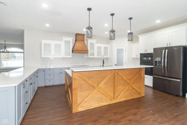 $405,000 | 707 Fairington Way, Alexandria, IN 46001