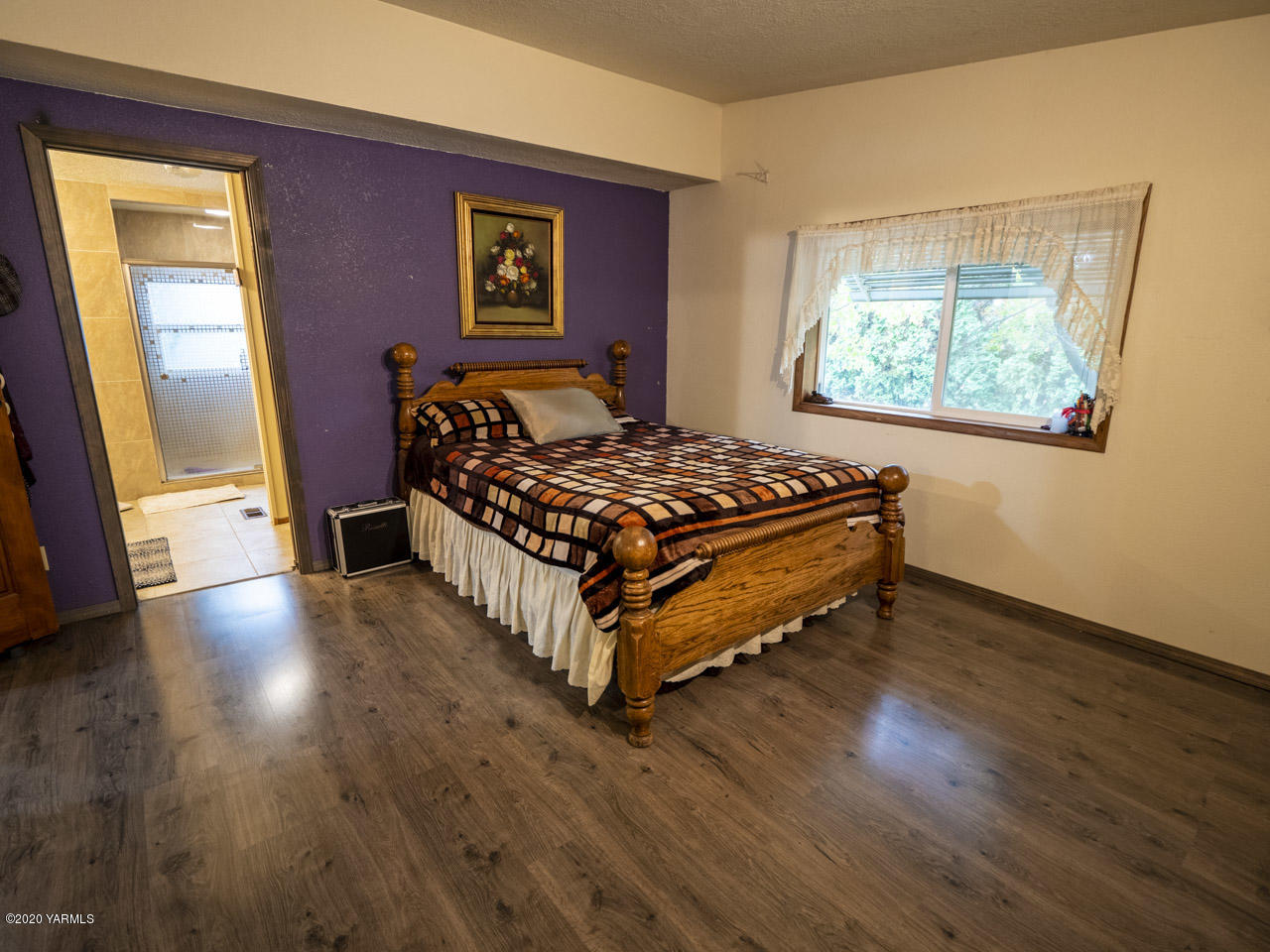 831 Swan Road Sunnyside, WA 98944 - Photo 14 of 19 a bedroom with wooden floor and a window