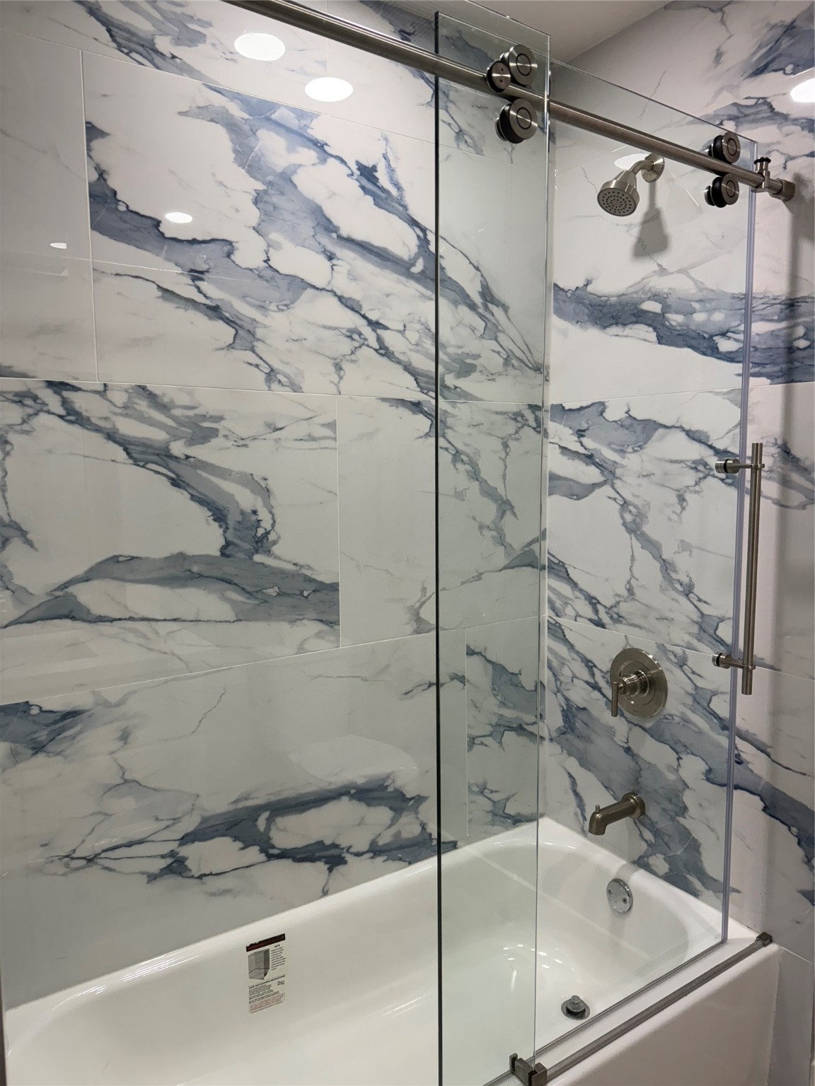 175 Heather Lane Livingston, TX 77351 - Photo 4 of 12 a bathroom with a bath tub and shower