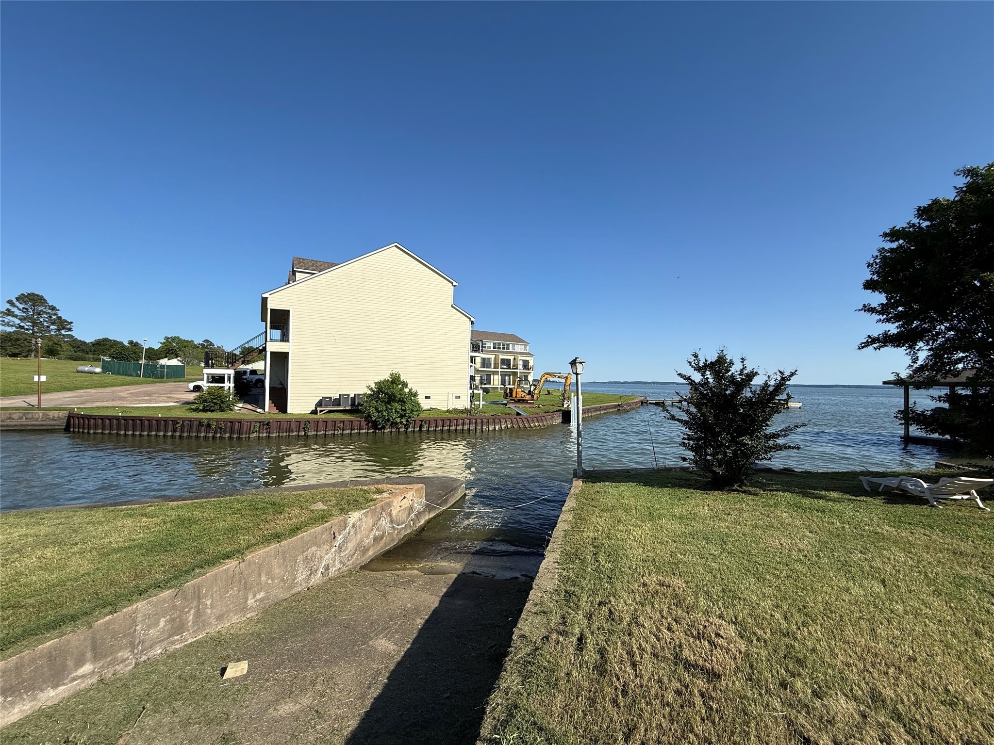 175 Heather Lane Livingston, TX 77351 - Photo 7 of 12 a view of a terrace with wooden floor