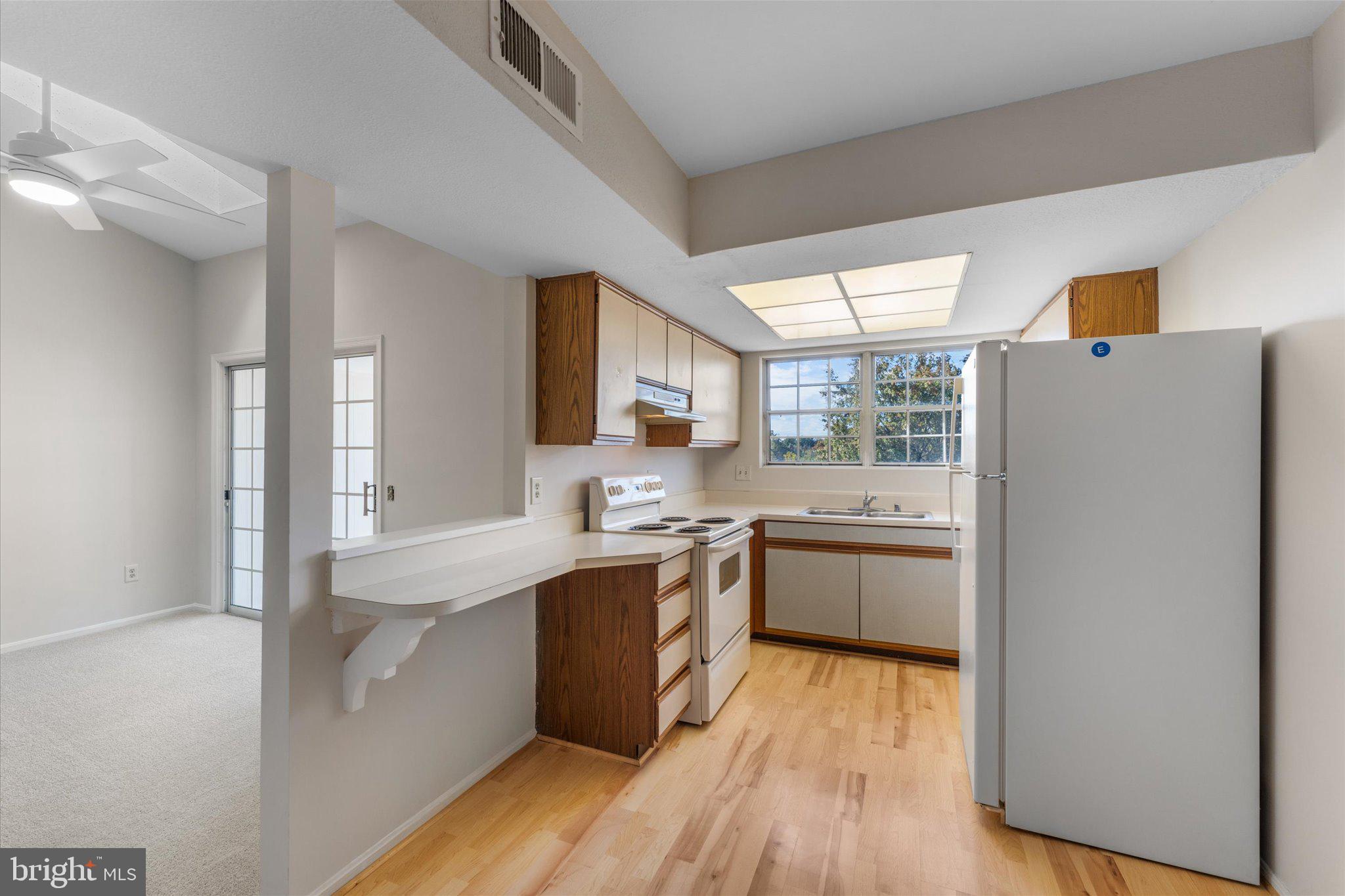 101 Fort Evans Road Southeast, Unit F Leesburg, VA 20175 - Photo 11 of 18 Kitchen