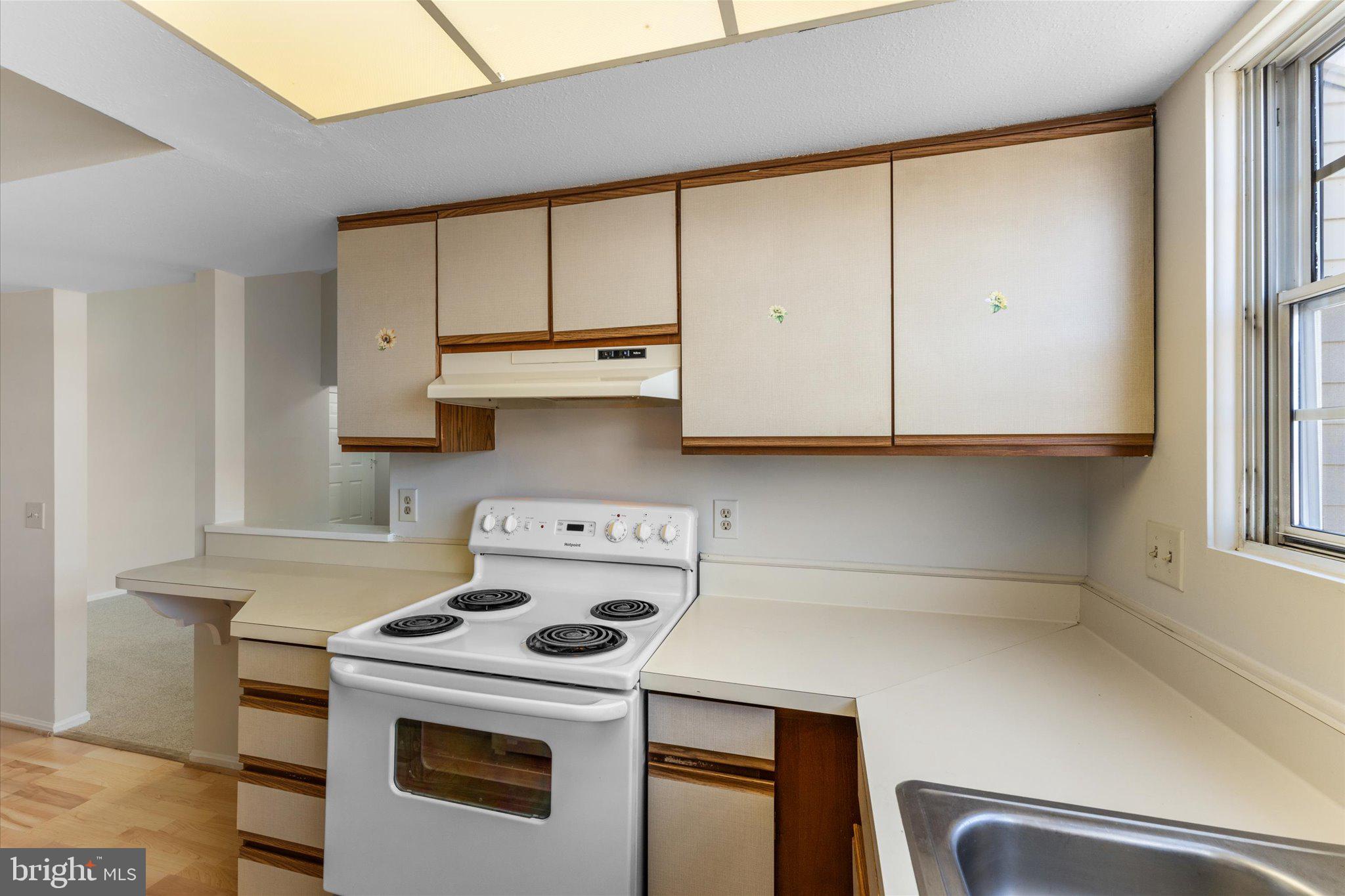 101 Fort Evans Road Southeast, Unit F Leesburg, VA 20175 - Photo 10 of 18 Kitchen