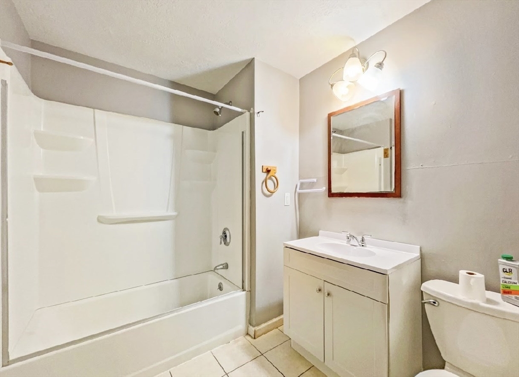 92-94 Beaumont Street Springfield, MA 01108 - Photo 8 of 15 Gallery Image 8