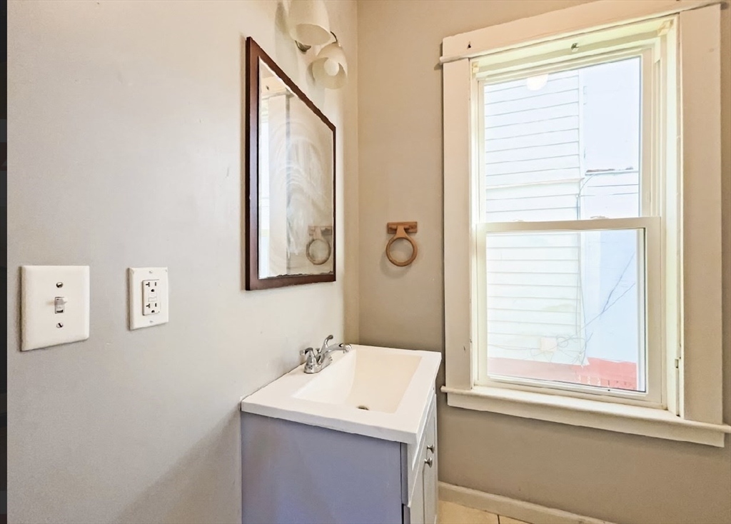 92-94 Beaumont Street Springfield, MA 01108 - Photo 9 of 15 Gallery Image 9