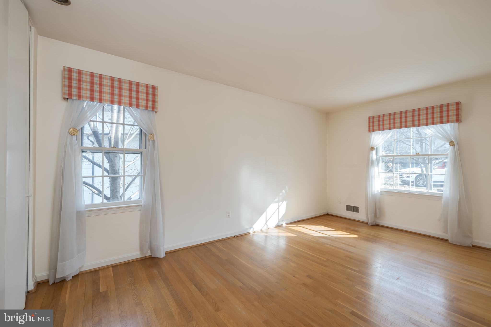 4425 33rd Road North Arlington, VA 22207 - Photo 18 of 32
