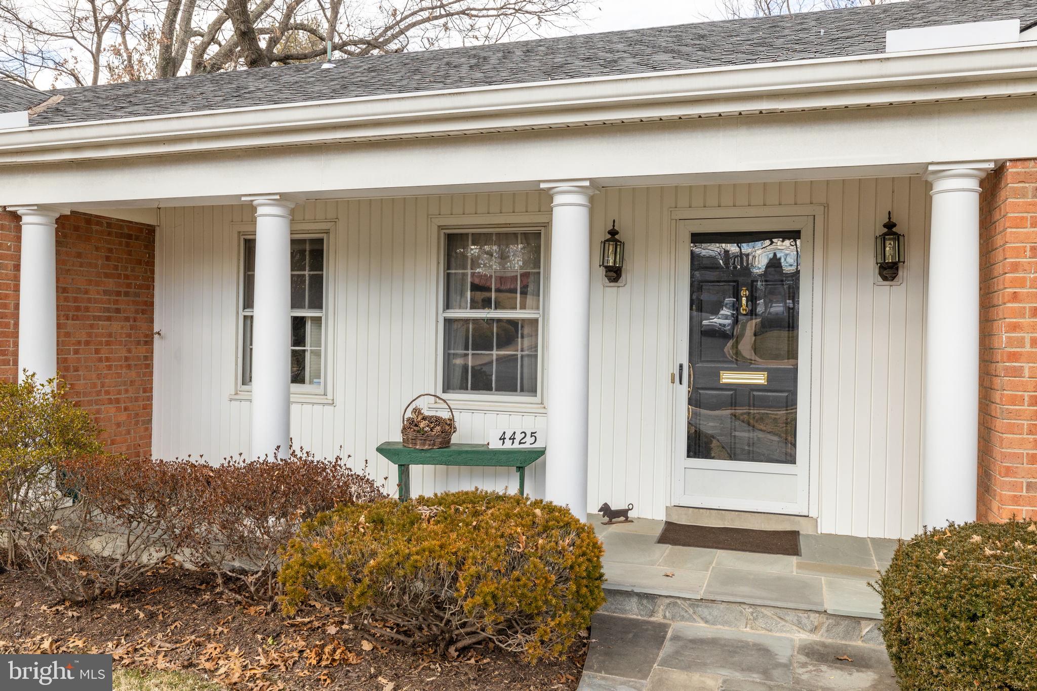 4425 33rd Road North Arlington, VA 22207 - Photo 4 of 32