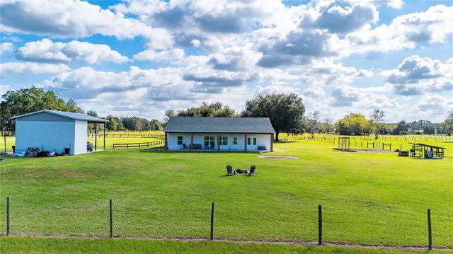 a en suite bathroom with a double vanity sink and a mirror