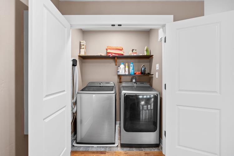 6015 Dark Hollow Road Medford, OR 97501 - Photo 53 of 95 Upstairs Laundry