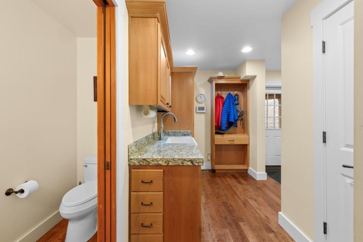 6015 Dark Hollow Road Medford, OR 97501 - Photo 63 of 95 Counter Top and Storage in Mud Room