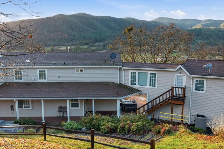 6015 Dark Hollow Road Medford, OR 97501 - Photo 66 of 95 Back View