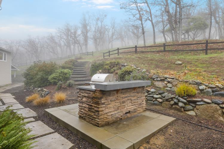 6015 Dark Hollow Road Medford, OR 97501 - Photo 77 of 95 Built in BBQ and Kitchen
