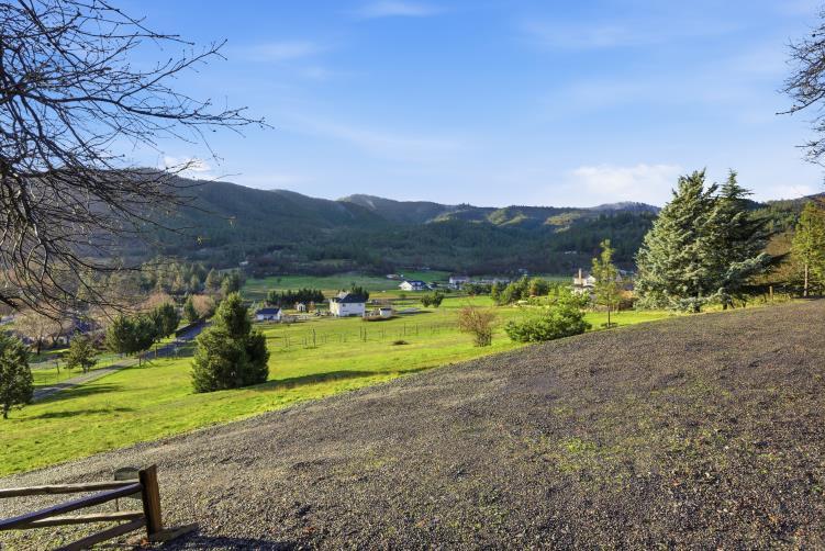 6015 Dark Hollow Road Medford, OR 97501 - Photo 80 of 95 Guest Parking View