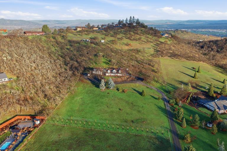 6015 Dark Hollow Road Medford, OR 97501 - Photo 88 of 95 ypin3pq4l3