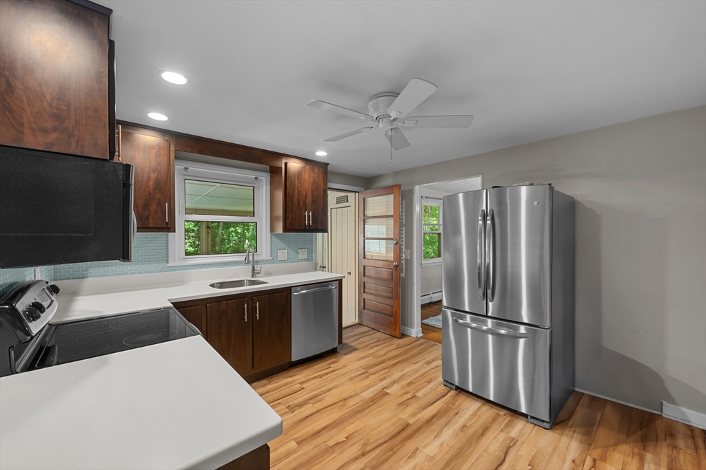 28 Greybert Lane Worcester, MA 01602 - Photo 13 of 35