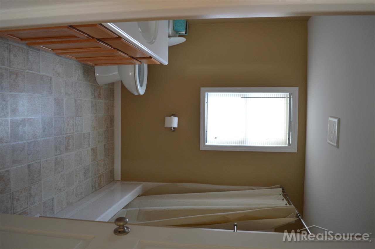 6103 Lakeshore Road, Unit 52 Lexington, MI 48450 - Photo 19 of 22 31219007-18.JPG