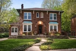 $850,000 | 421 West Point Court, University City, MO 63130