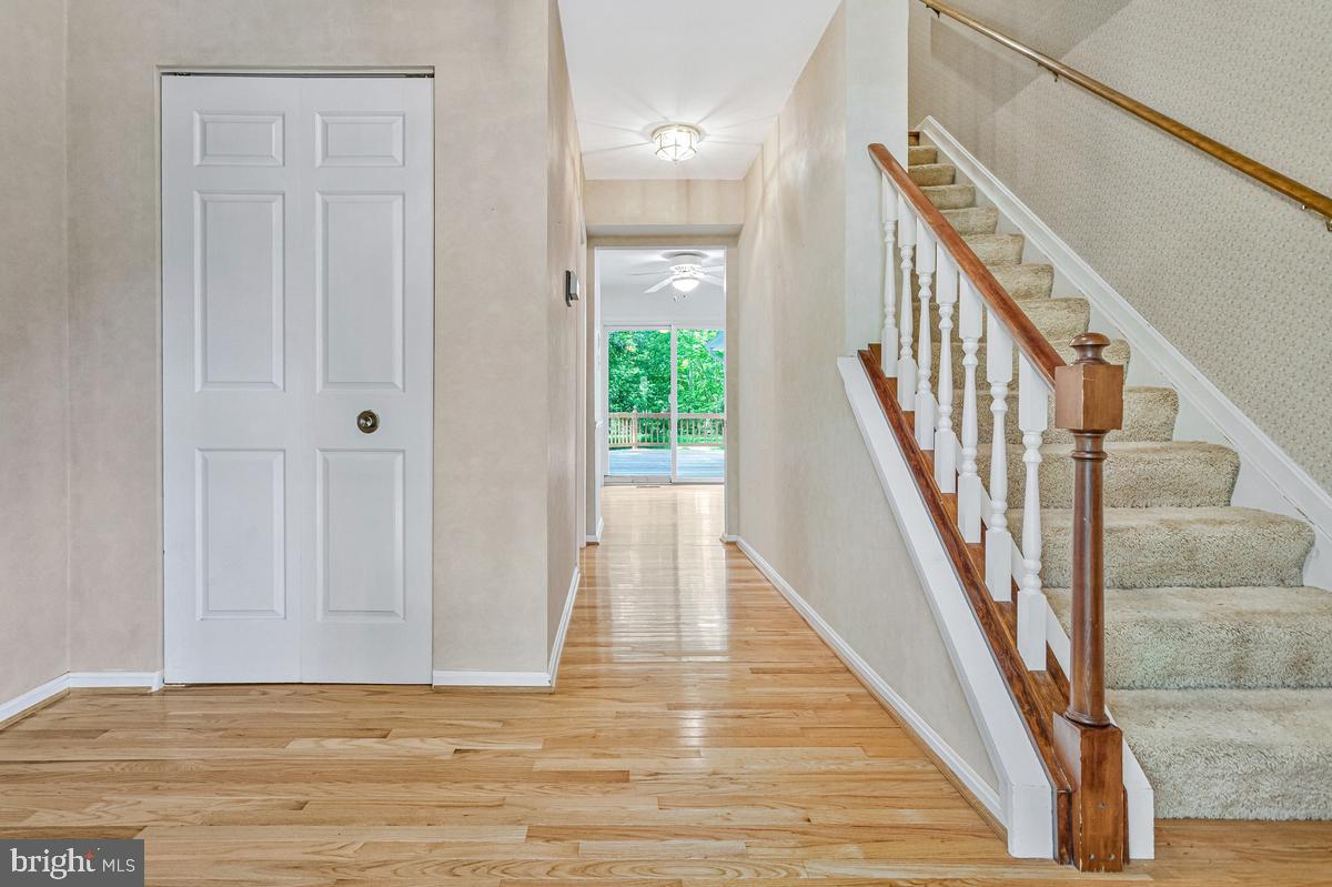 3411 Holland Cliffs Road Huntingtown, MD 20639 - Photo 17 of 43 foyer