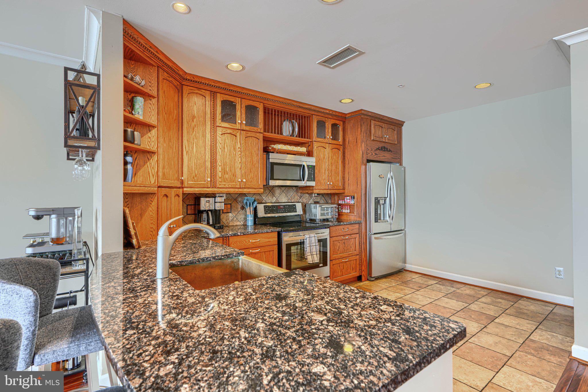 1000 Fell Street, Unit 606 Baltimore, MD 21231 - Photo 15 of 56 Warm wood and granite elegance.