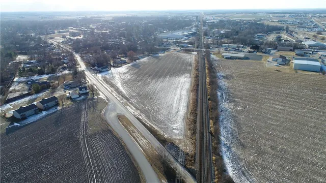 $695,000 | 1 State Highway, Highland, IL 62249