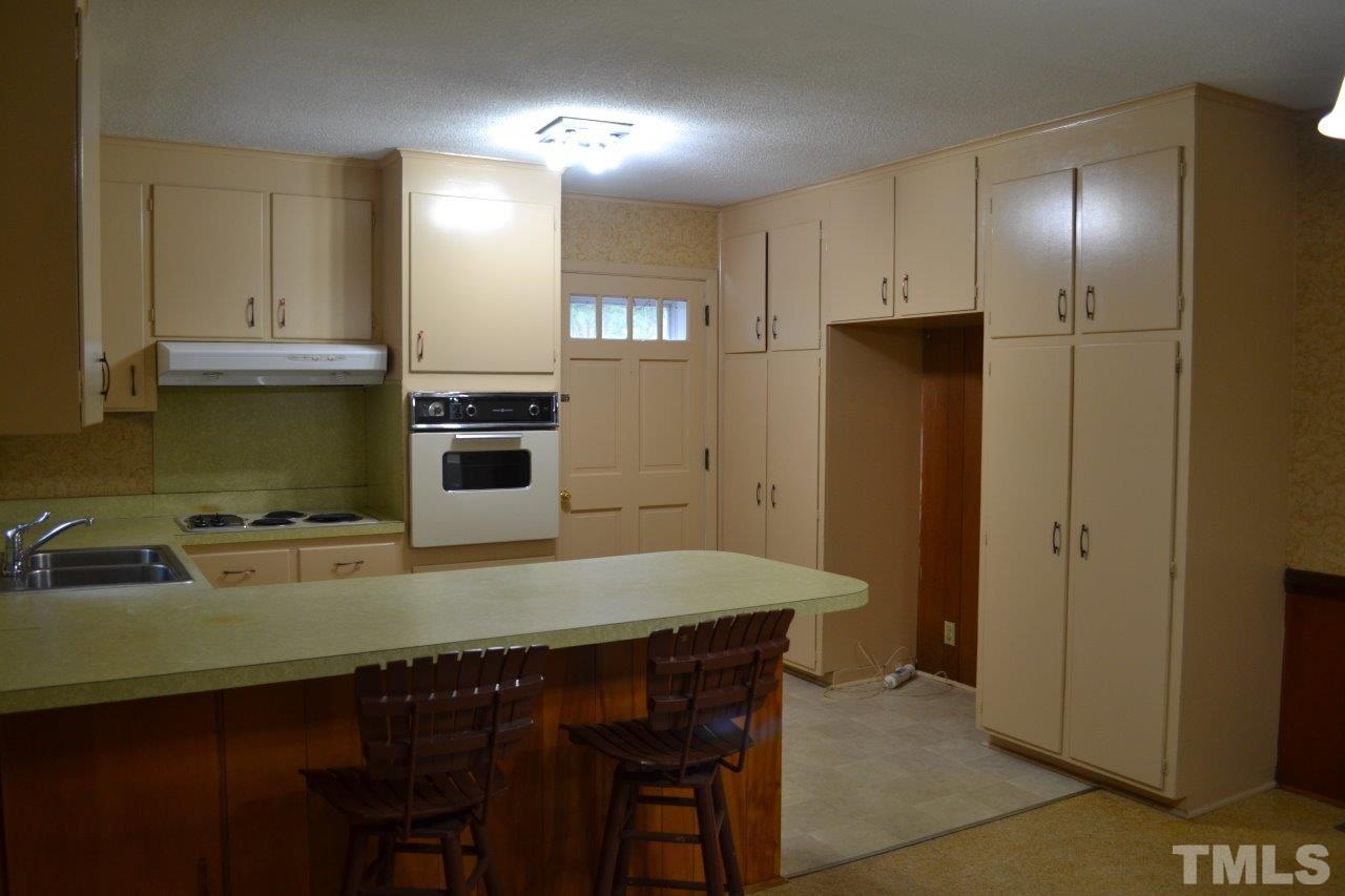 2709 Ramsey Road Raleigh, NC 27604 - Photo 3 of 6 a kitchen with a table and chairs