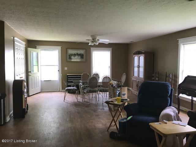 7661 Plum Run Road Bloomfield, KY 40008 - Photo 15 of 41 Family Room